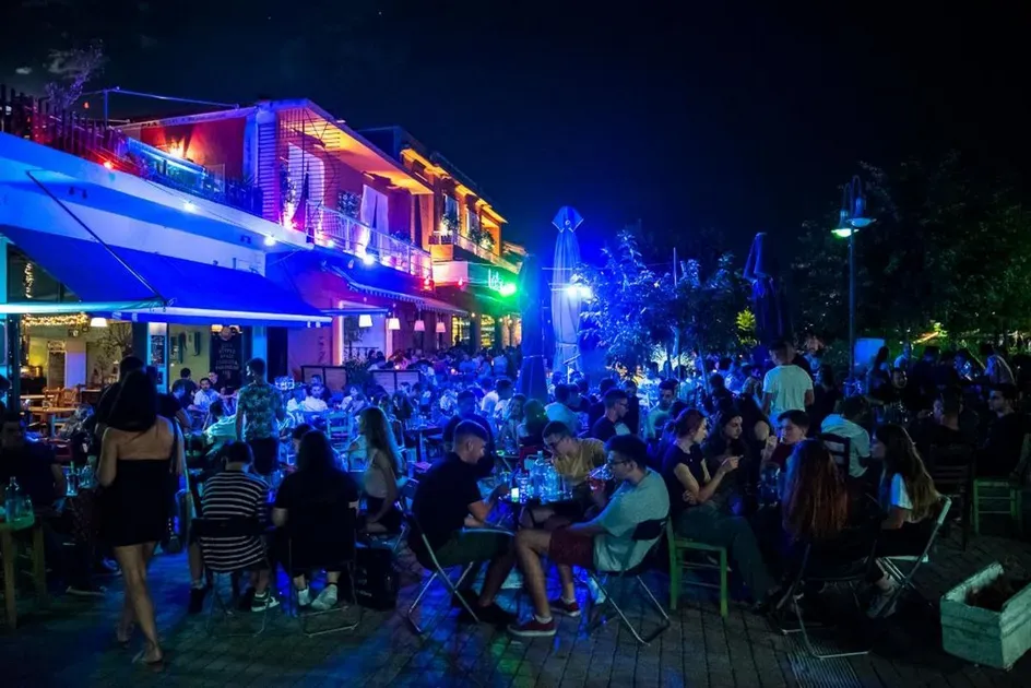Μαχαίρωσε υπεύθυνο μπαρ στο Φρούριο επειδή τον έβγαλε από το κατάστημα