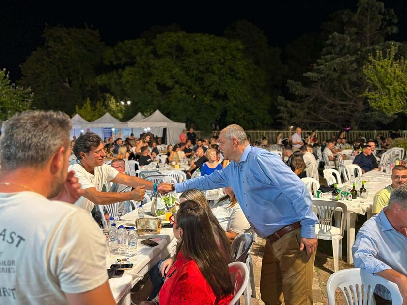 Χρήστος Καπετάνος από Πλατανούλια και Πουρνάρι: «Το καλύτερο club είναι η πλατεία του χωριού μας»  Η νέα γενιά μάς διδάσκει ότι όταν χορεύει, το χωριό ξαναζωντανεύει