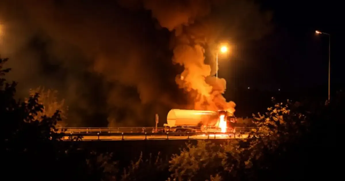 Φωτιά σε βυτιοφόρο με υγραέριο στην Ιόνια Οδό