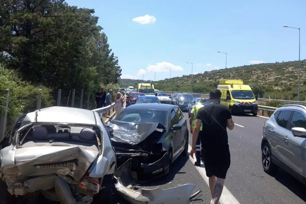 Καραμπόλα και μποτιλιάρισμα έξω από τη Λάρισα