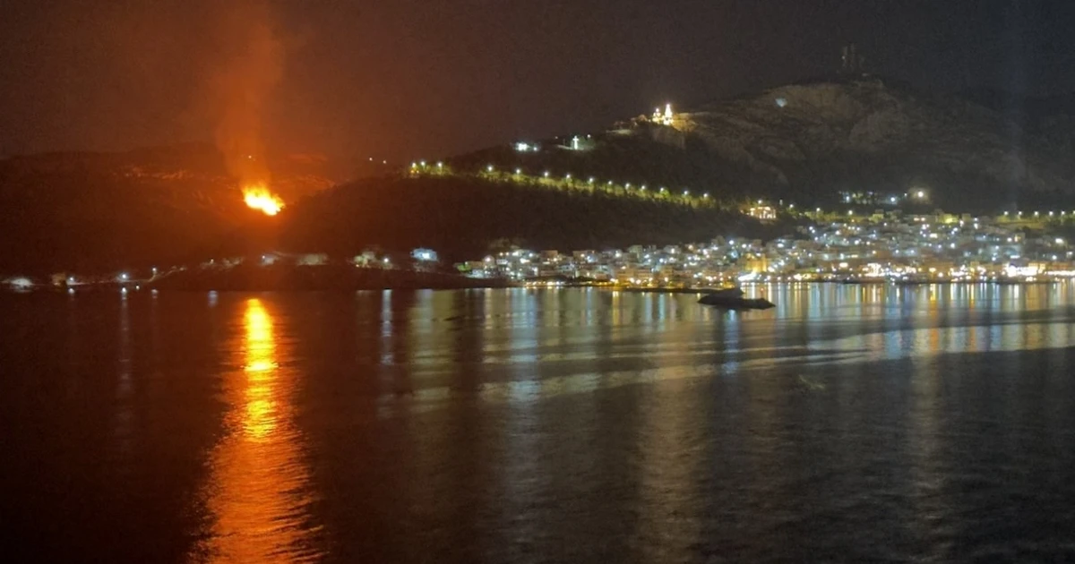 Σε εξέλιξη μεγάλη φωτιά στην Κάλυμνο, απειλεί πευκοδάσος: Δείτε βίντεο