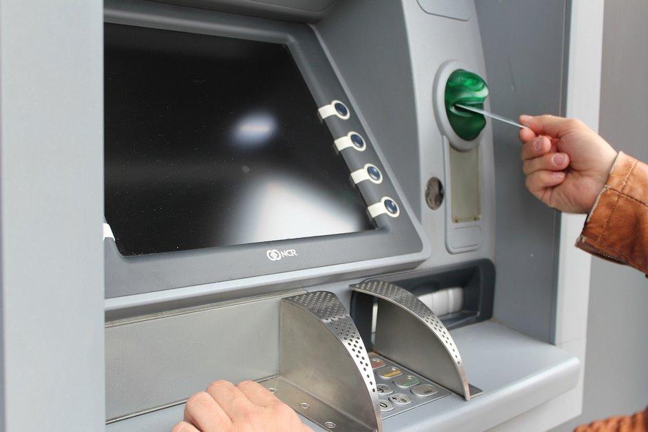 Συλλήψεις για ανάληψη 600€ με... χαμένη τραπεζική κάρτα στα Φάρσαλα