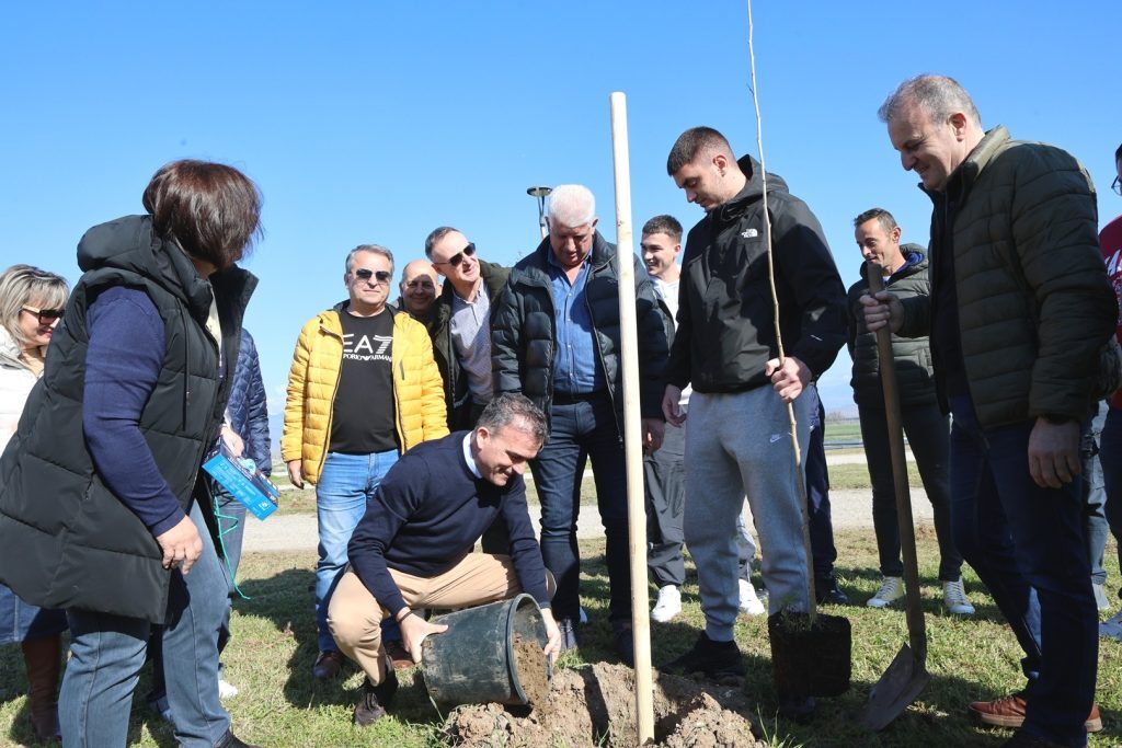 Δενδροφύτευση στο γήπεδο της Φαλάνης – Επόμενος σταθμός η οδός Ιωαννίνων