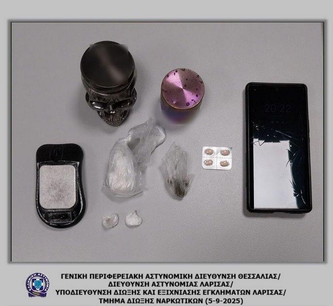 Χειροπέδες... για ναρκωτικά στον Τύρναβο (ΦΩΤΟ)