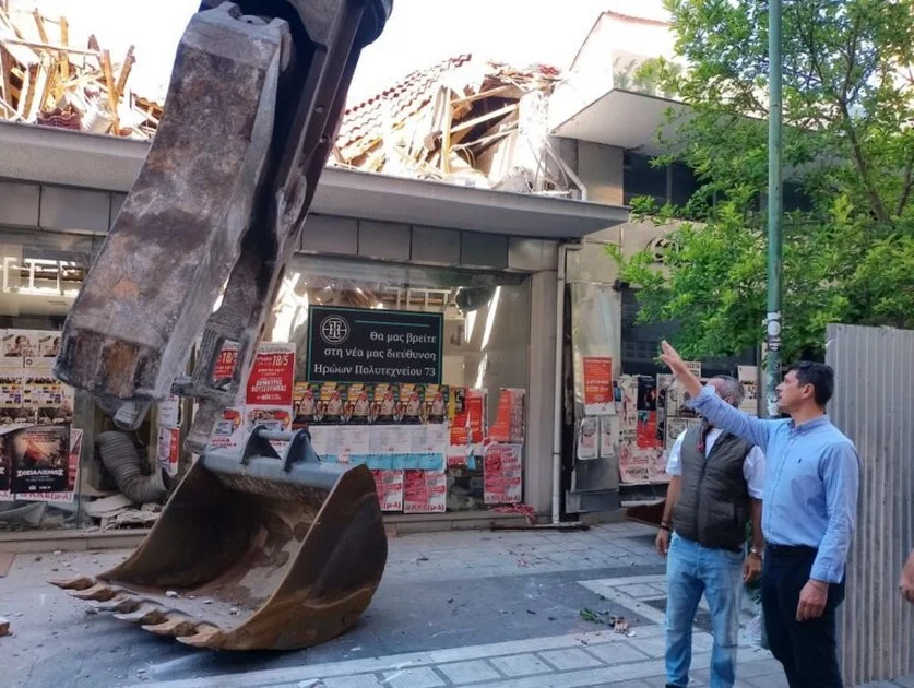 Ξεκίνησαν οι κατεδαφίσεις απέναντι απ' το Αρχαίο Θέατρο της Λάρισας