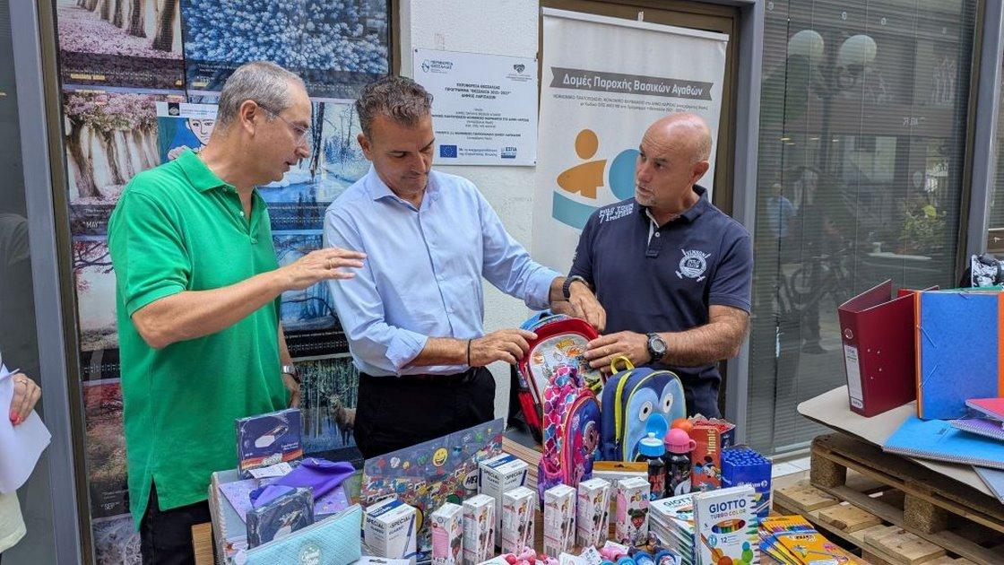 Διανομή σχολικών ειδών από το Κοινωνικό Παντοπωλείο του Δήμου Λαρισαίων (VIDEO &amp; ΦΩΤΟ)