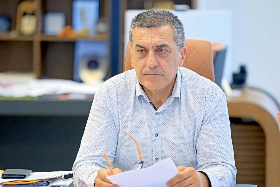 Κουρέτας: Μην τσιμπάτε στους αμόρφωτους