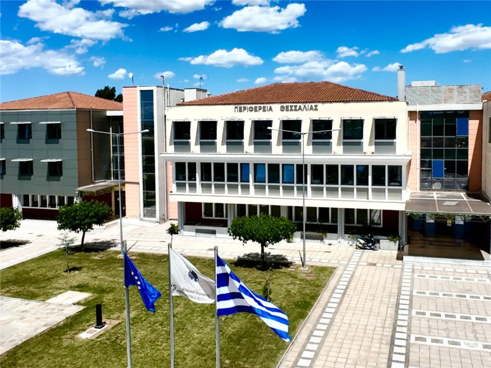 Η Περιφέρεια Θεσσαλίας βελτιώνει την κυκλοφορία με δύο νέους κυκλικούς κόμβους σε Φάρσαλα και Αγίους Αποστόλους Τρικάλων